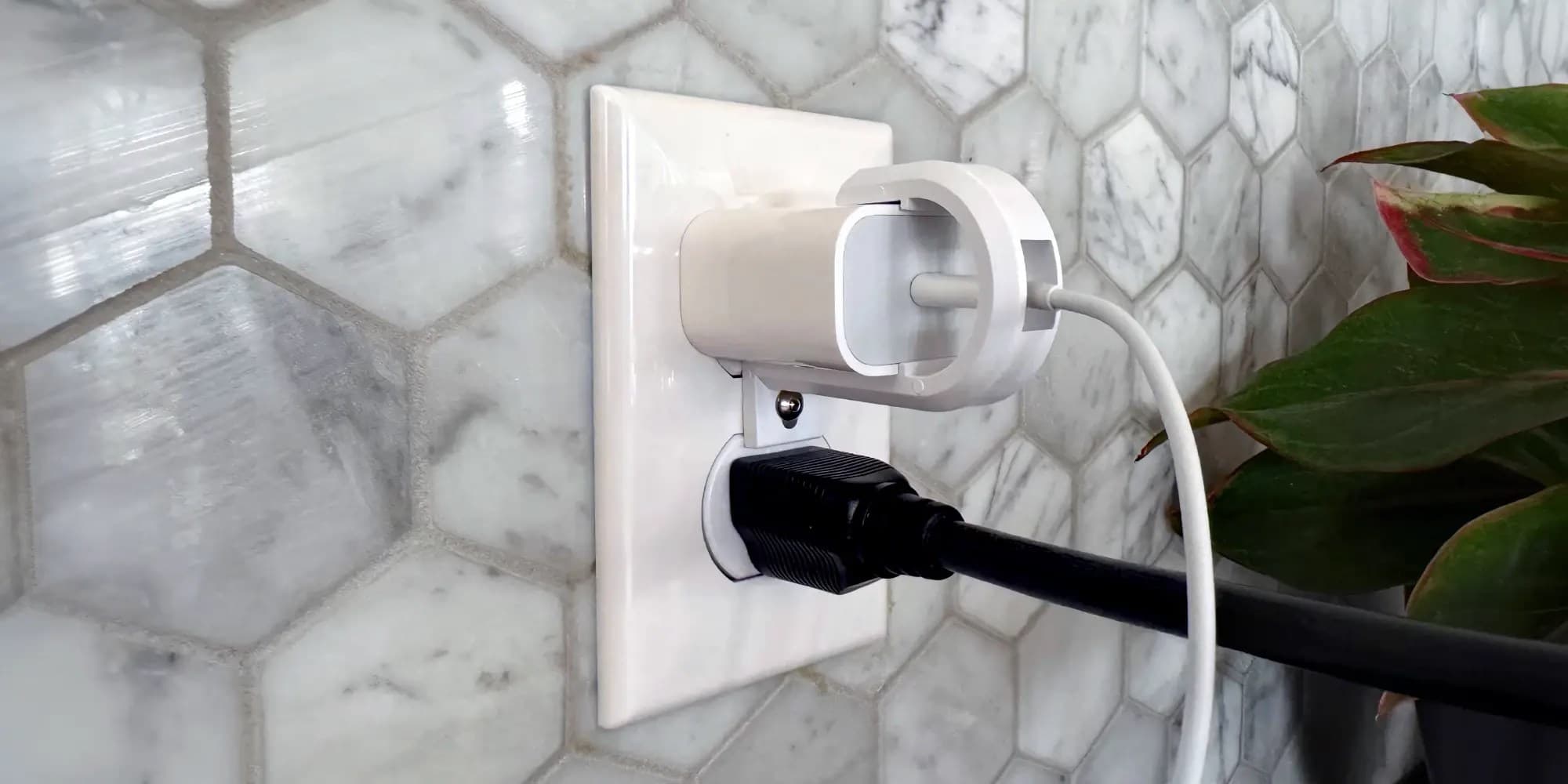 Review: Lock Socket is a clever way to keep iPhone chargers from disappearing